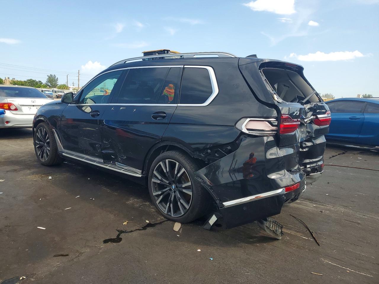 2020 BMW X7 xDrive40I - zdjęcie 2