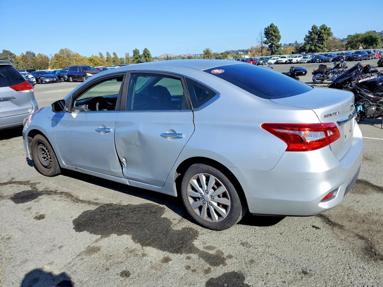 2016 Nissan Sentra S - zdjęcie 2