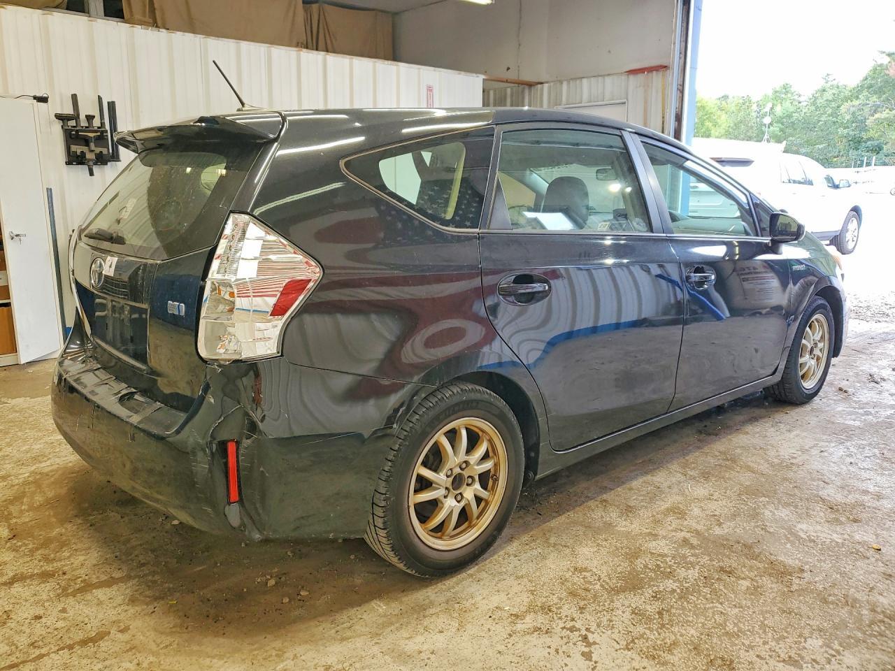 2013 Toyota Prius V Two - zdjęcie 3
