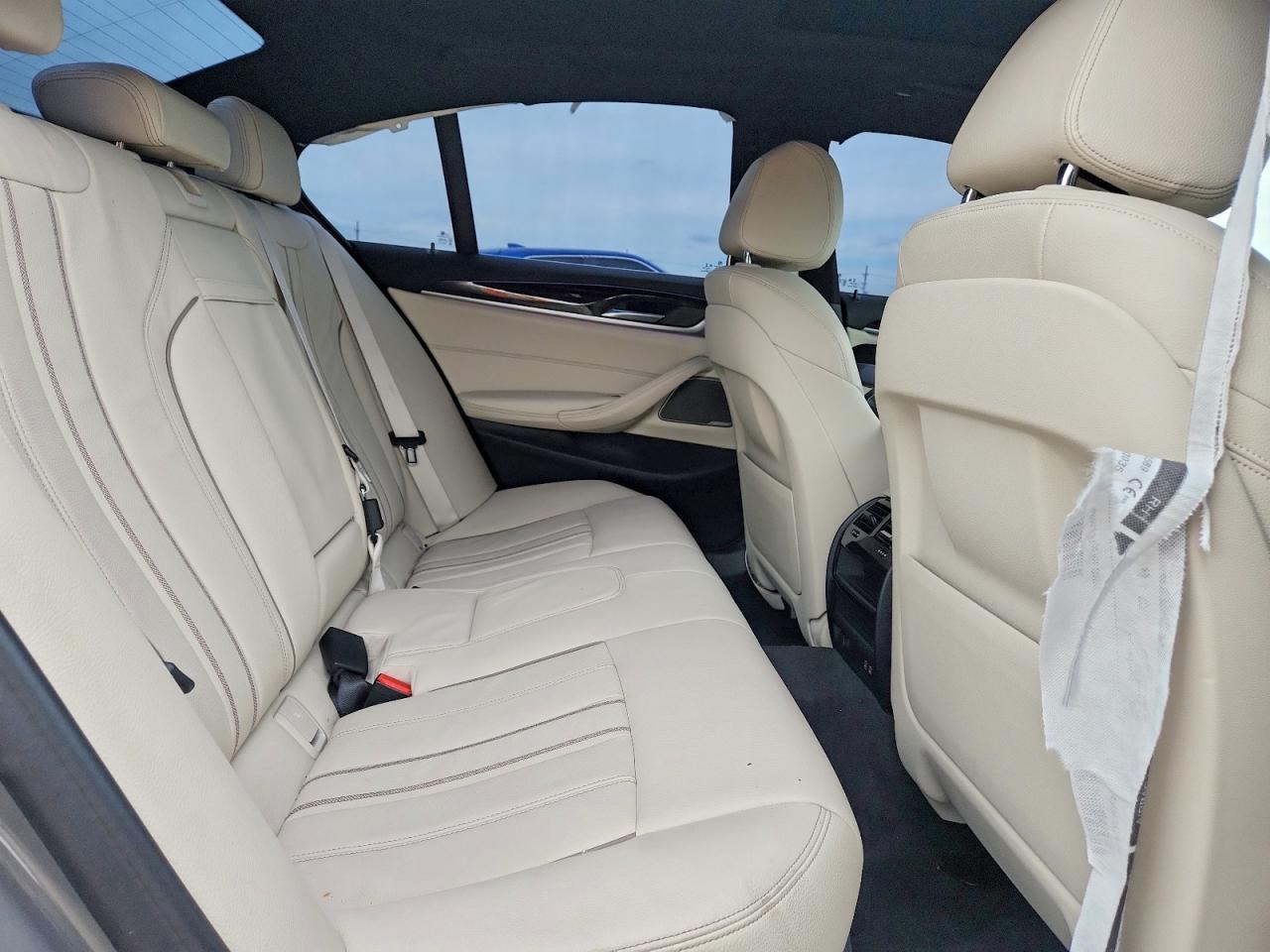 2021 BMW Seria 5 530i - zdjęcie 10