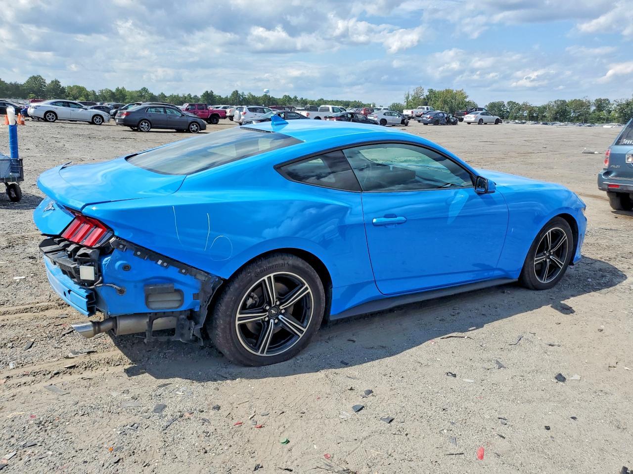 2024 Ford Mustang - zdjęcie 3