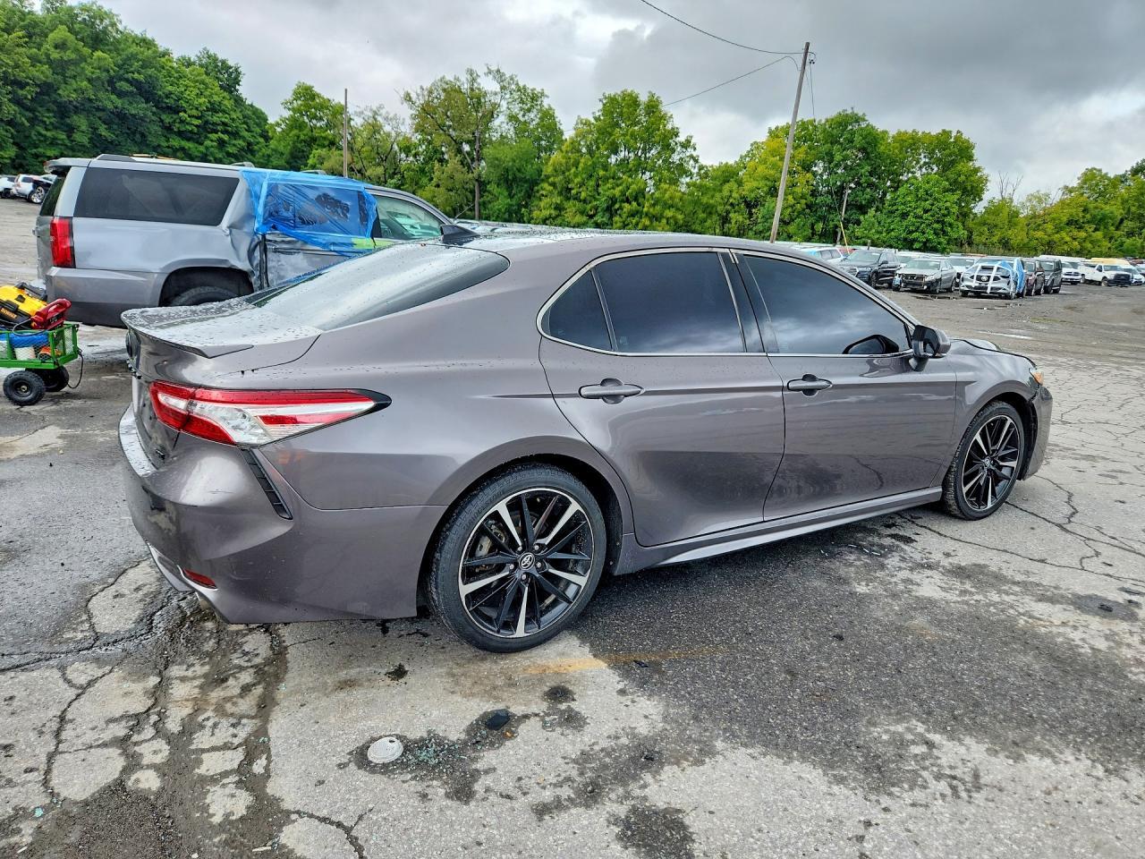 2020 Toyota Camry Xse - zdjęcie 3