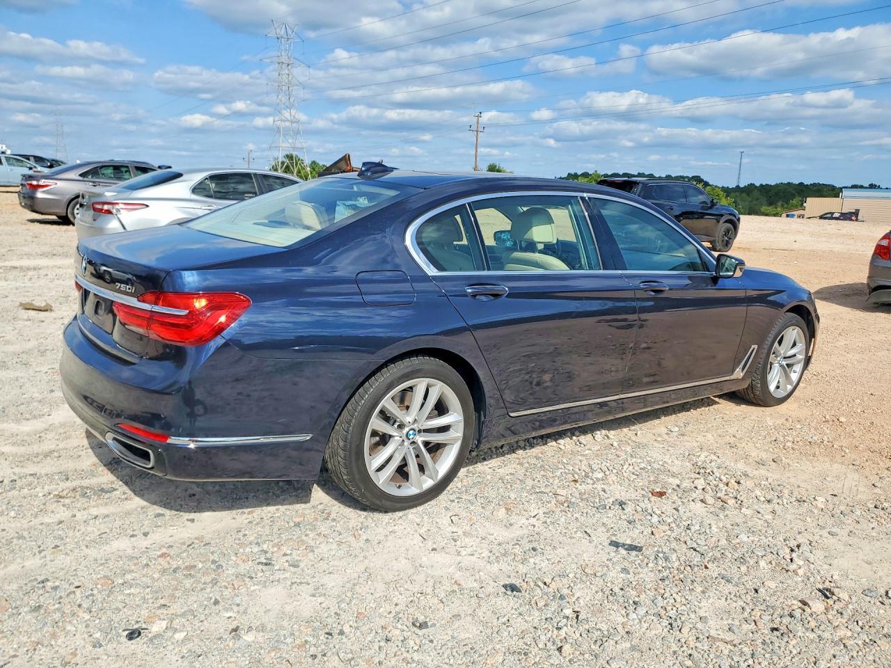 2016 BMW Seria 7 750i - zdjęcie 3