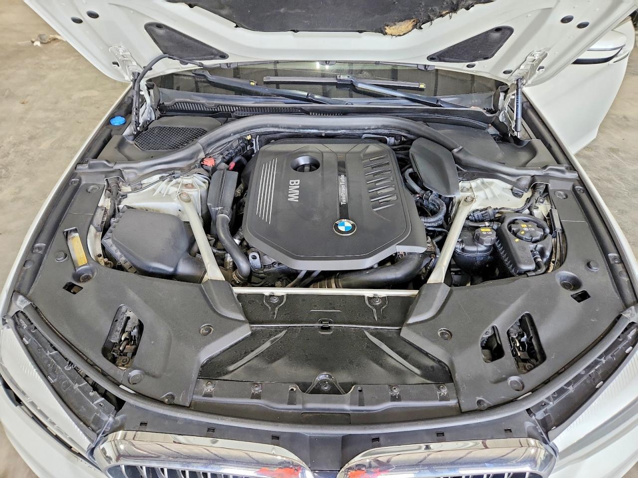 2018 BMW Seria 5 540i - zdjęcie 11