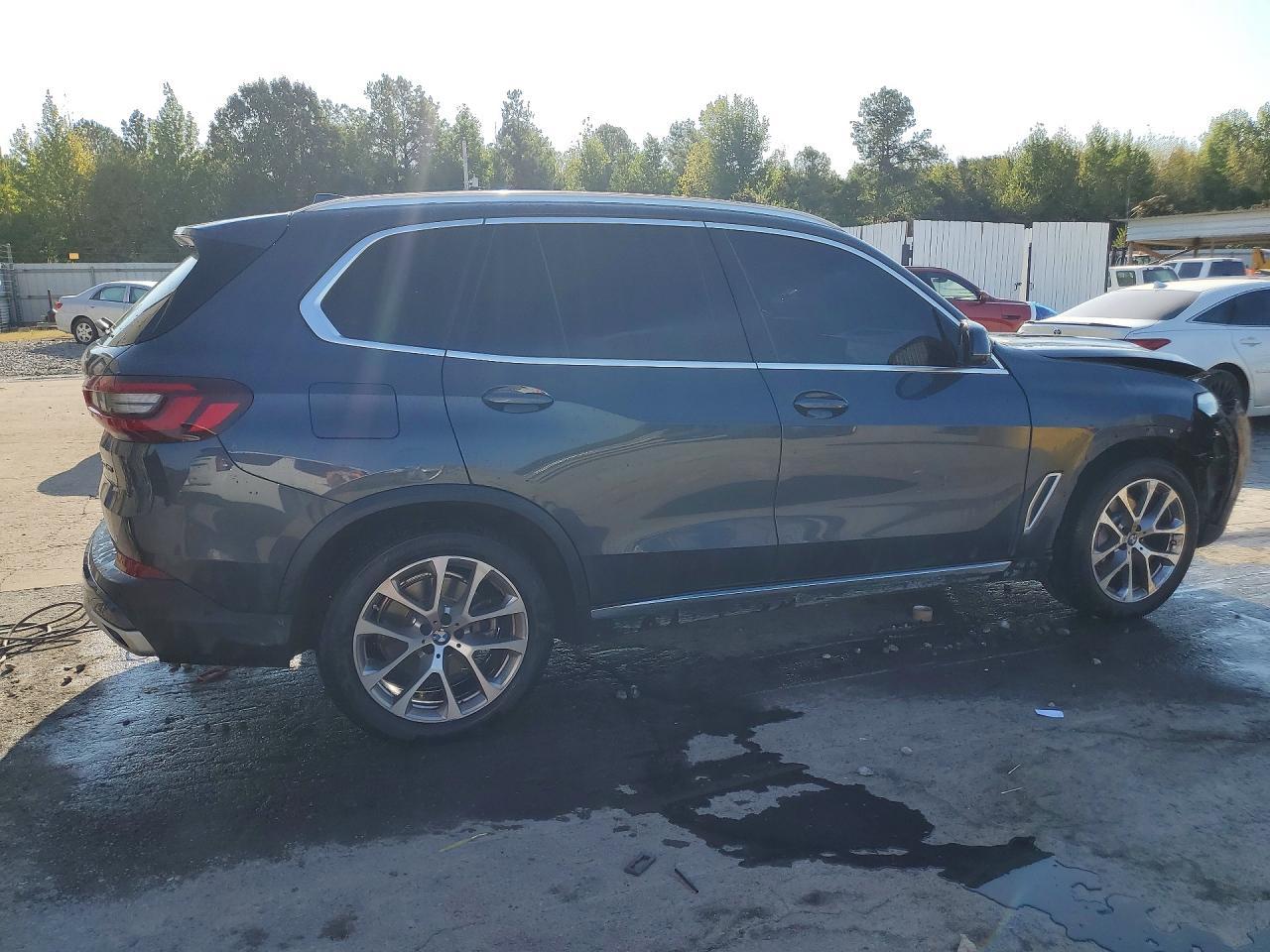 2021 BMW X5 xDrive40I - zdjęcie 3