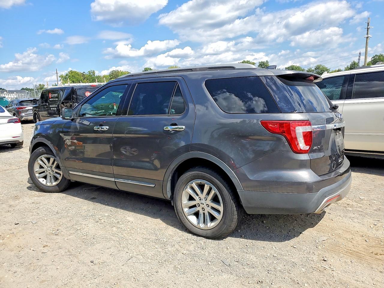 2017 Ford Explorer Xlt - zdjęcie 2