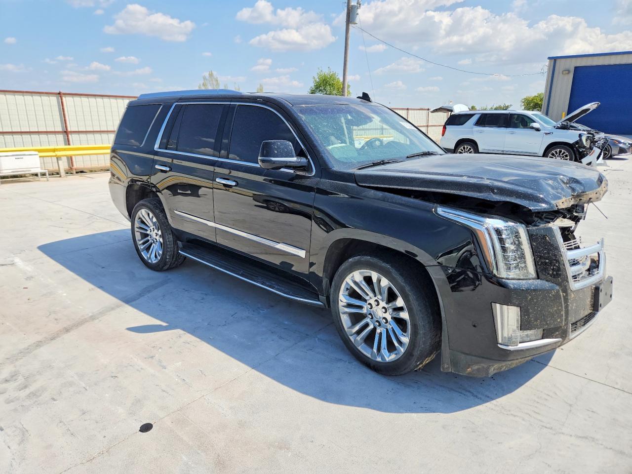 2017 Cadillac Escalade Luxury - zdjęcie 4