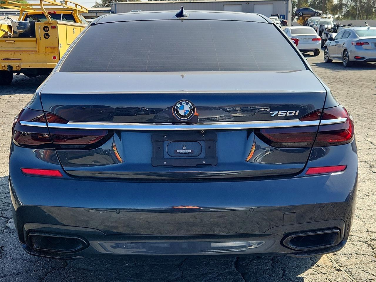 2019 BMW 750 I - zdjęcie 6