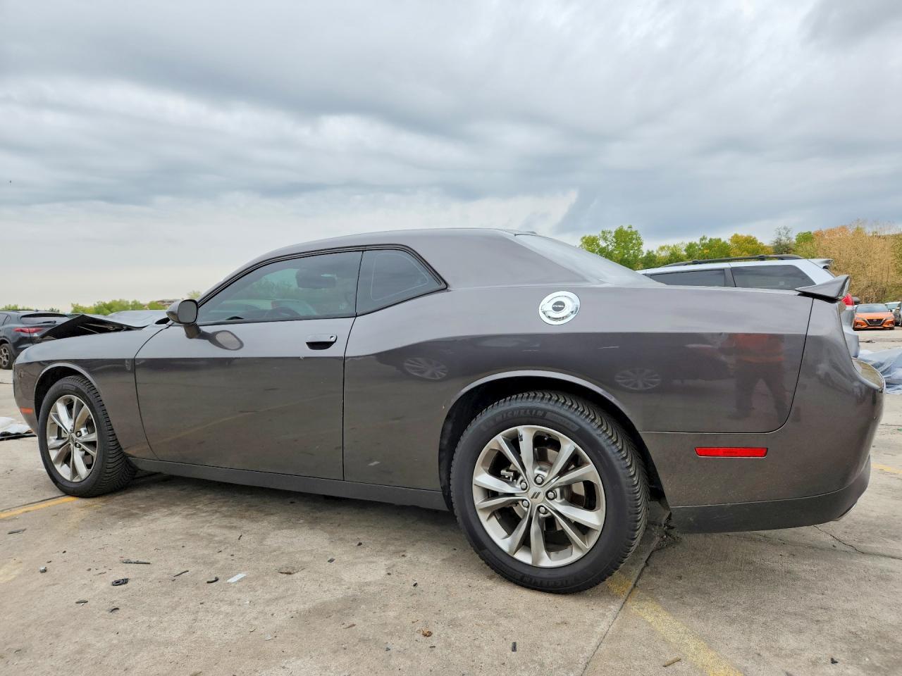 2021 Dodge Challenger Sxt - zdjęcie 2