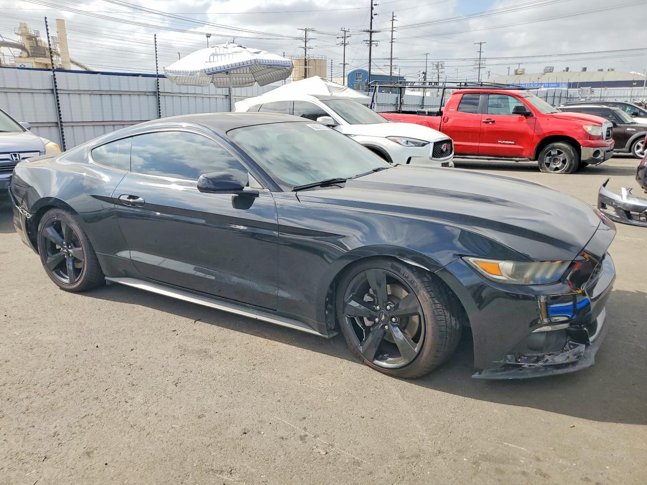 2015 Ford Mustang - zdjęcie 4