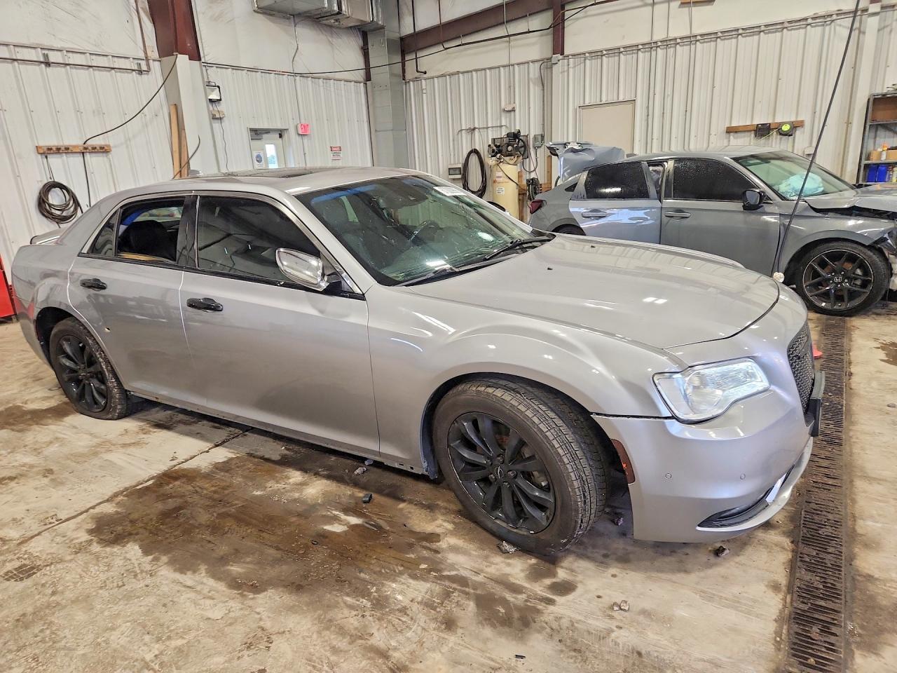 2017 Chrysler 300C - zdjęcie 4