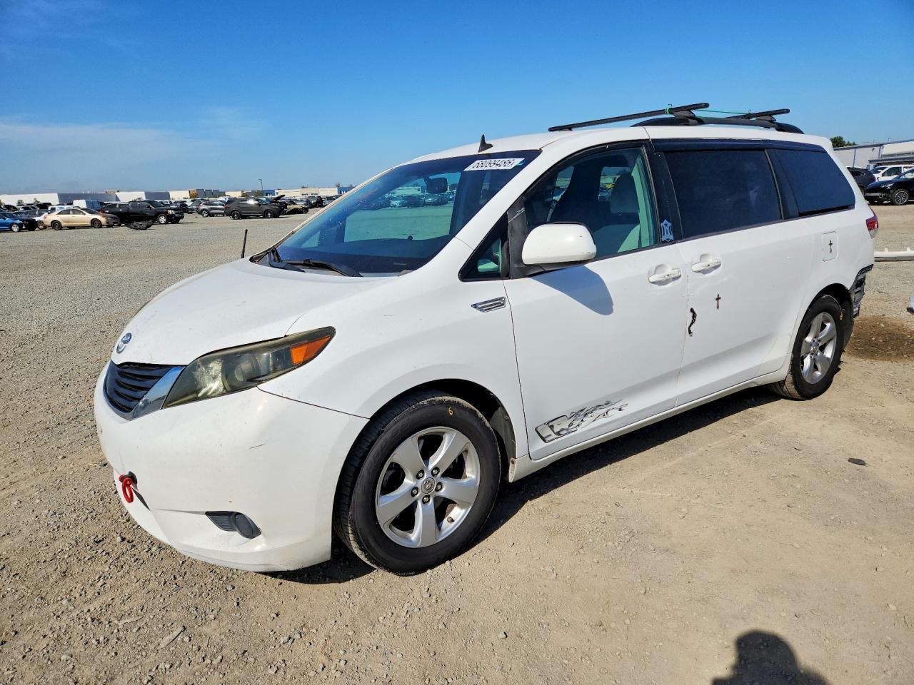 2014 Toyota Sienna Le 8-Passenger - zdjęcie główne