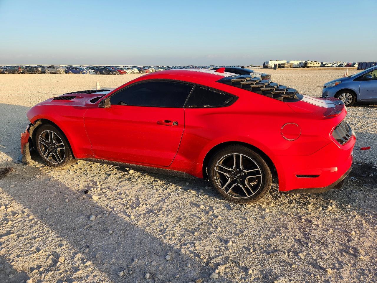 2022 Ford Mustang - zdjęcie 2