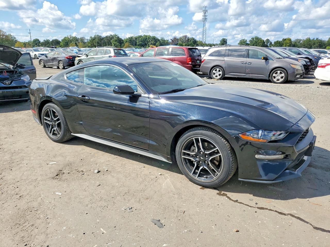 2022 Ford Mustang - zdjęcie 4