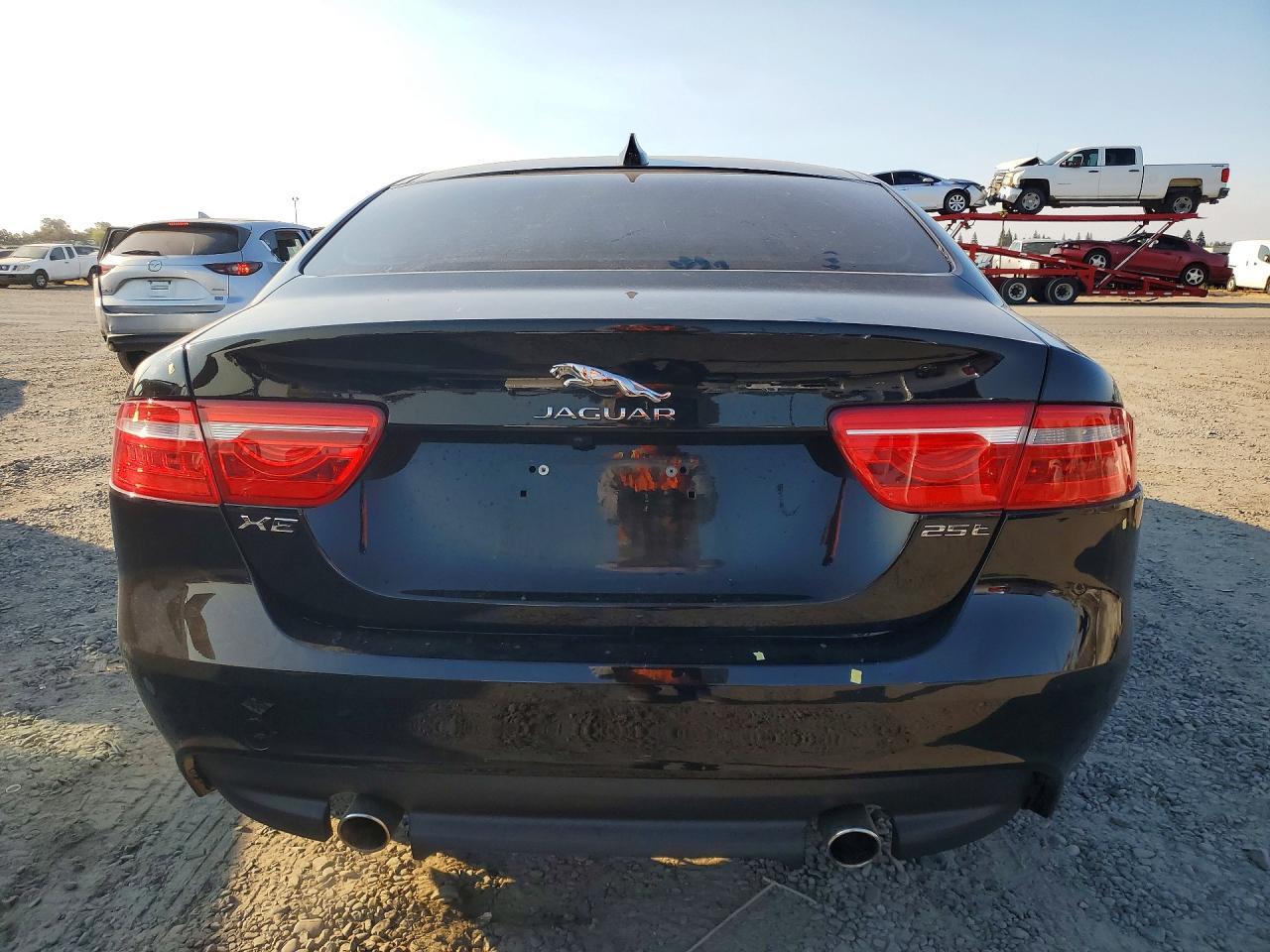 2017 Jaguar Xe Premium - zdjęcie 6