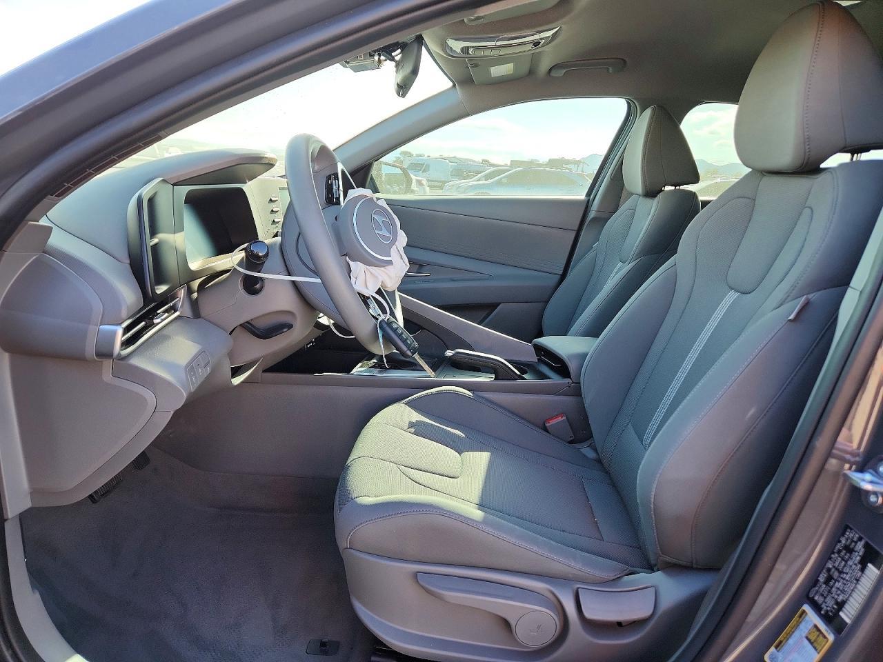 2026 Hyundai Elantra Se - zdjęcie 7
