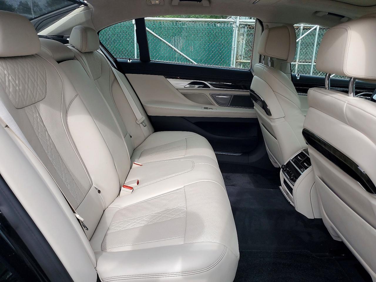 2018 BMW 750 I - zdjęcie 10