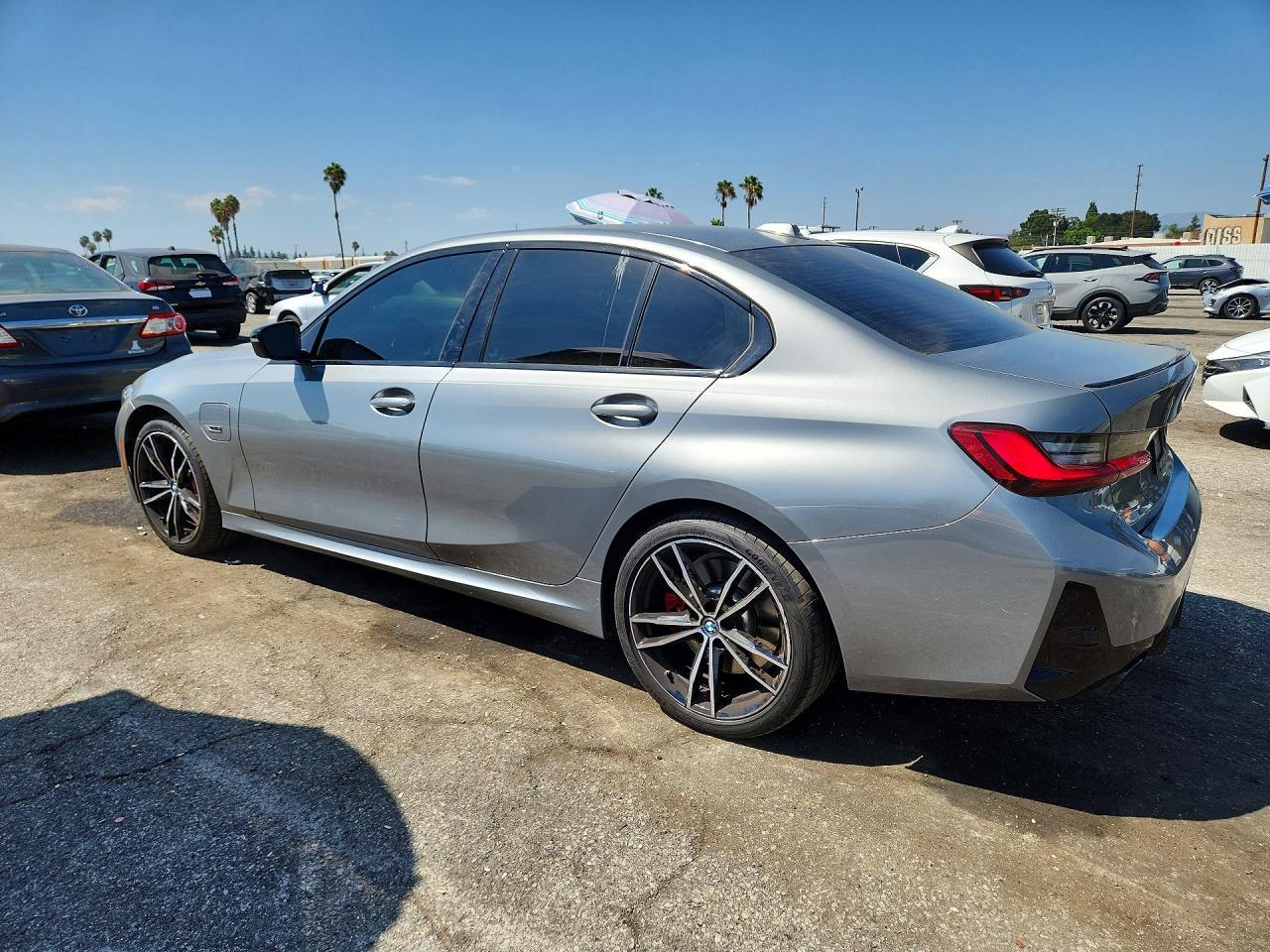 2023 BMW 330E - zdjęcie 2