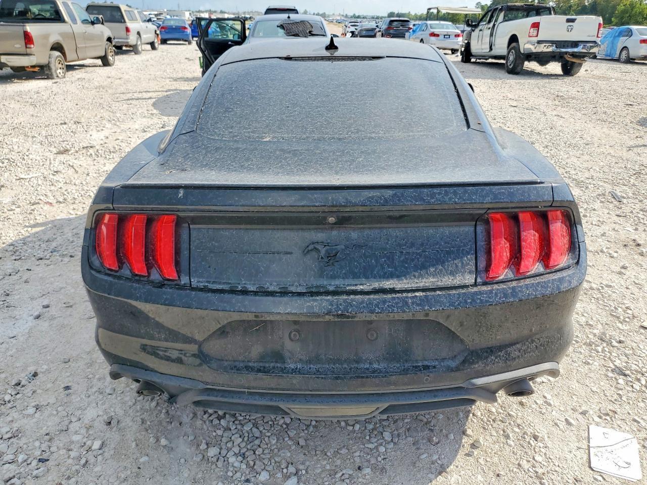 2020 Ford Mustang - zdjęcie 6