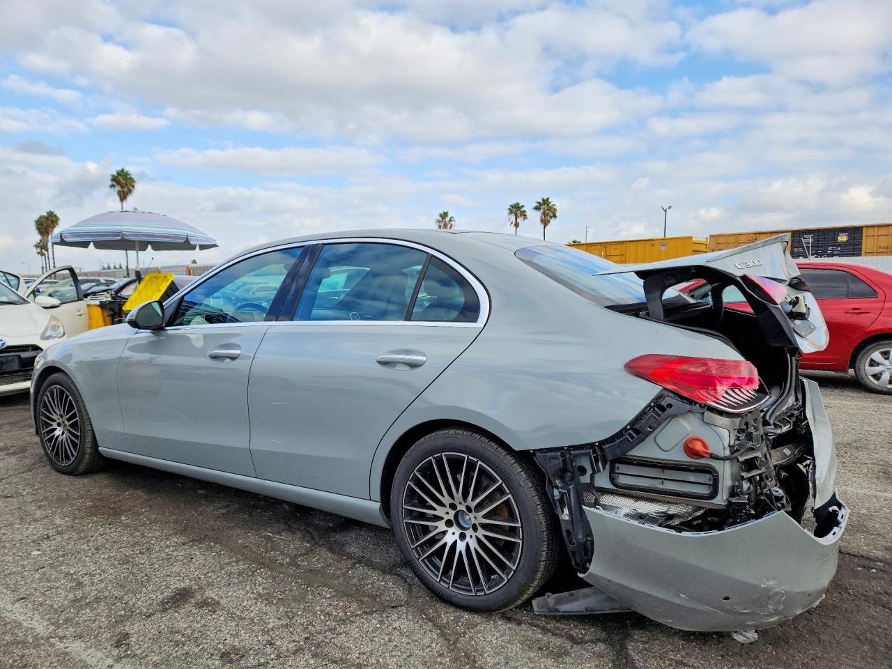 2025 Mercedes-Benz C 300 - zdjęcie 2