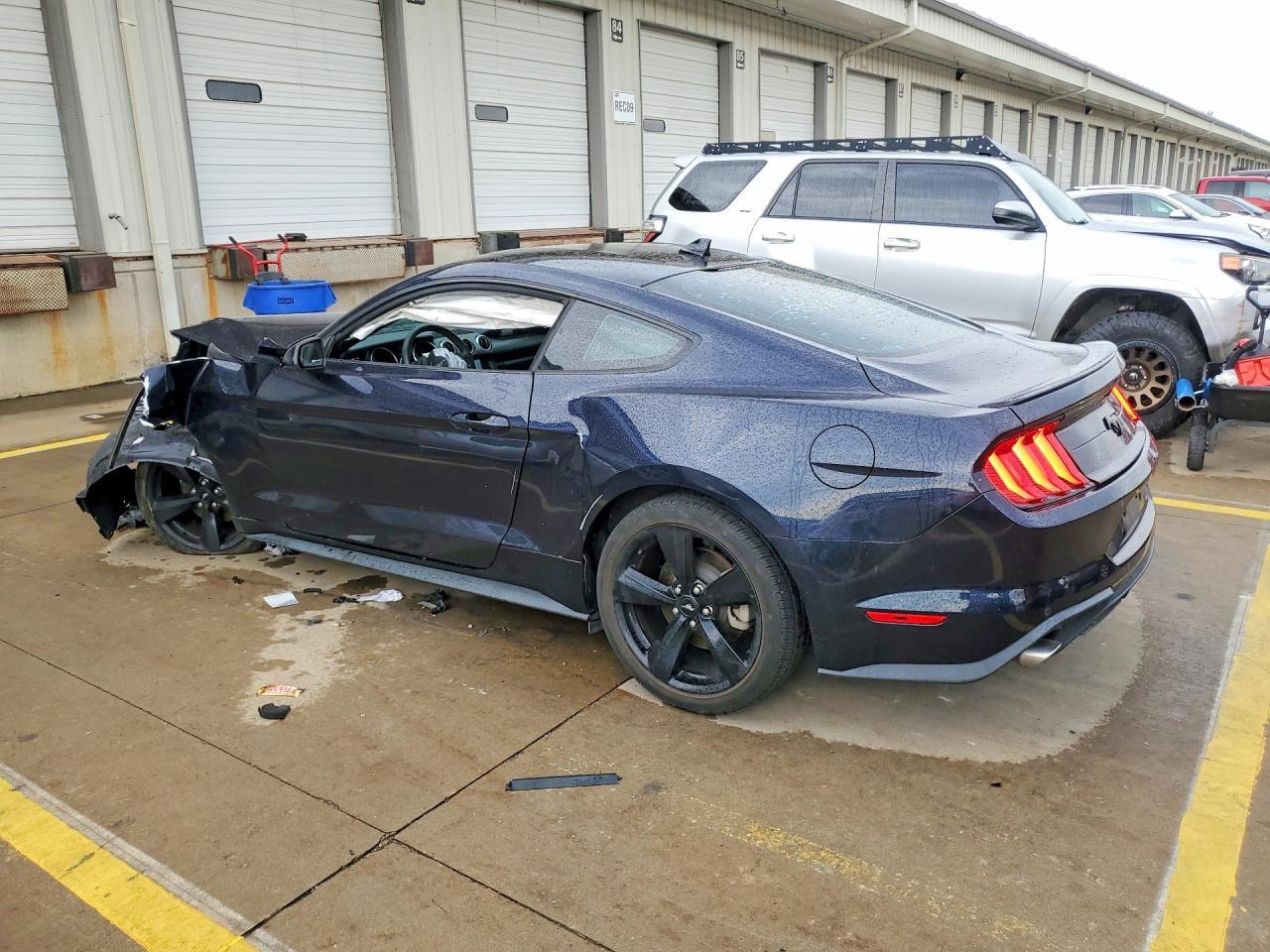 2021 Ford Mustang - zdjęcie 2