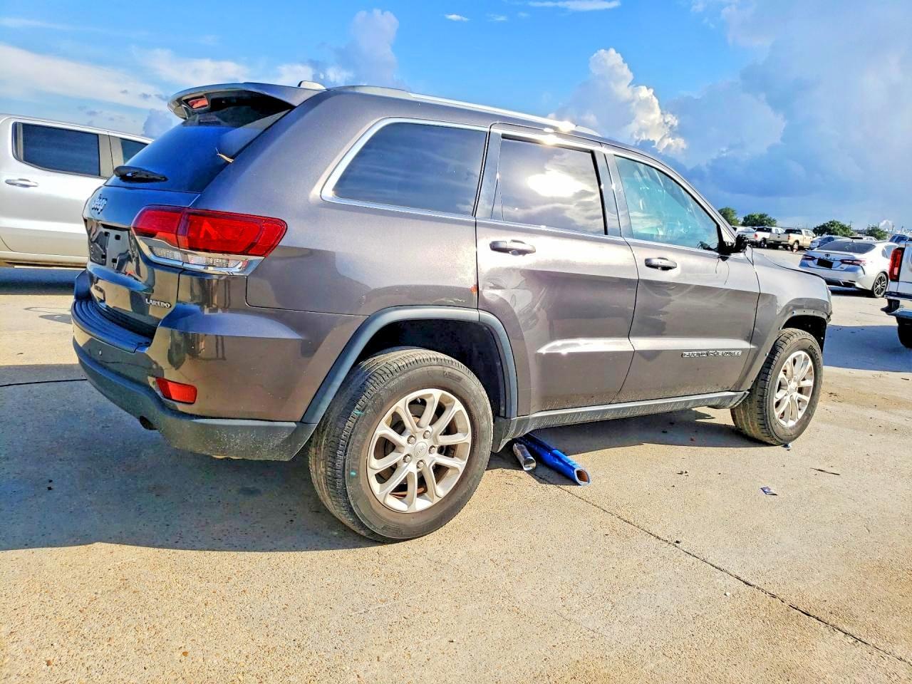 2021 Jeep Grand Cherokee Laredo - zdjęcie 3