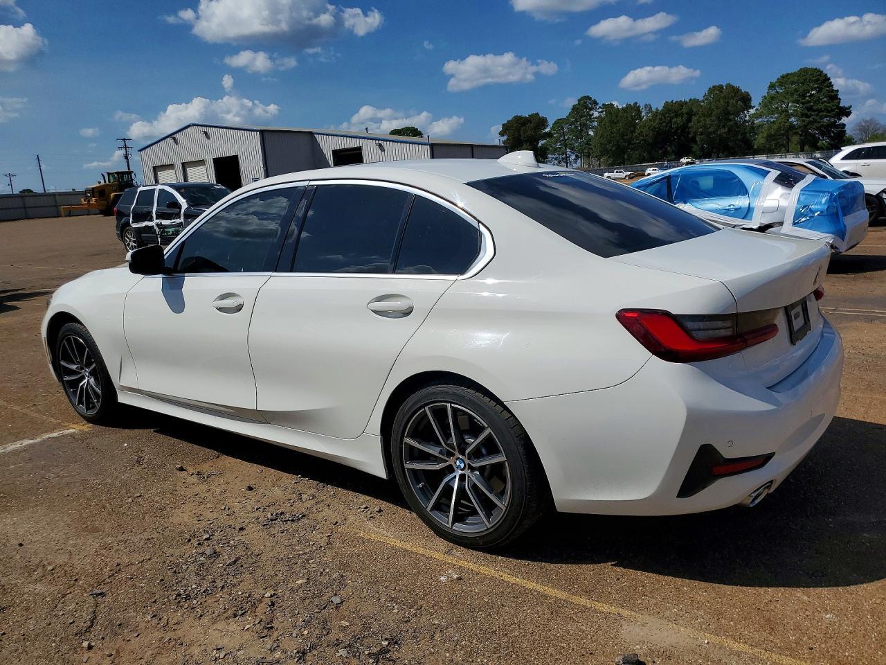 2020 BMW 330I - zdjęcie 2