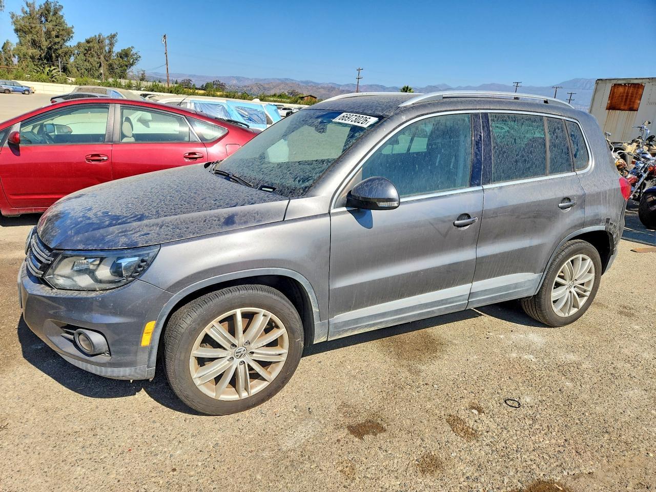 2016 Volkswagen Tiguan S - zdjęcie główne