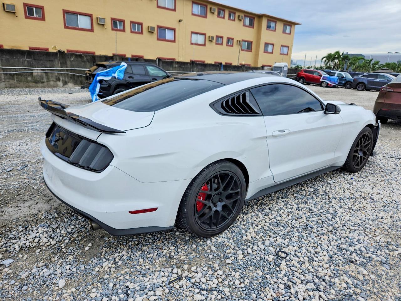 2017 Ford Mustang - zdjęcie 3