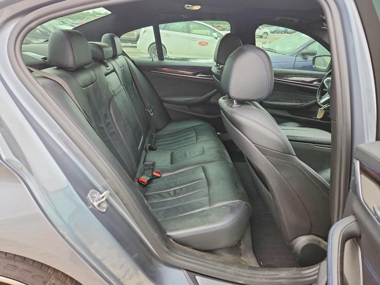 2017 BMW Seria 5 540i - zdjęcie 10