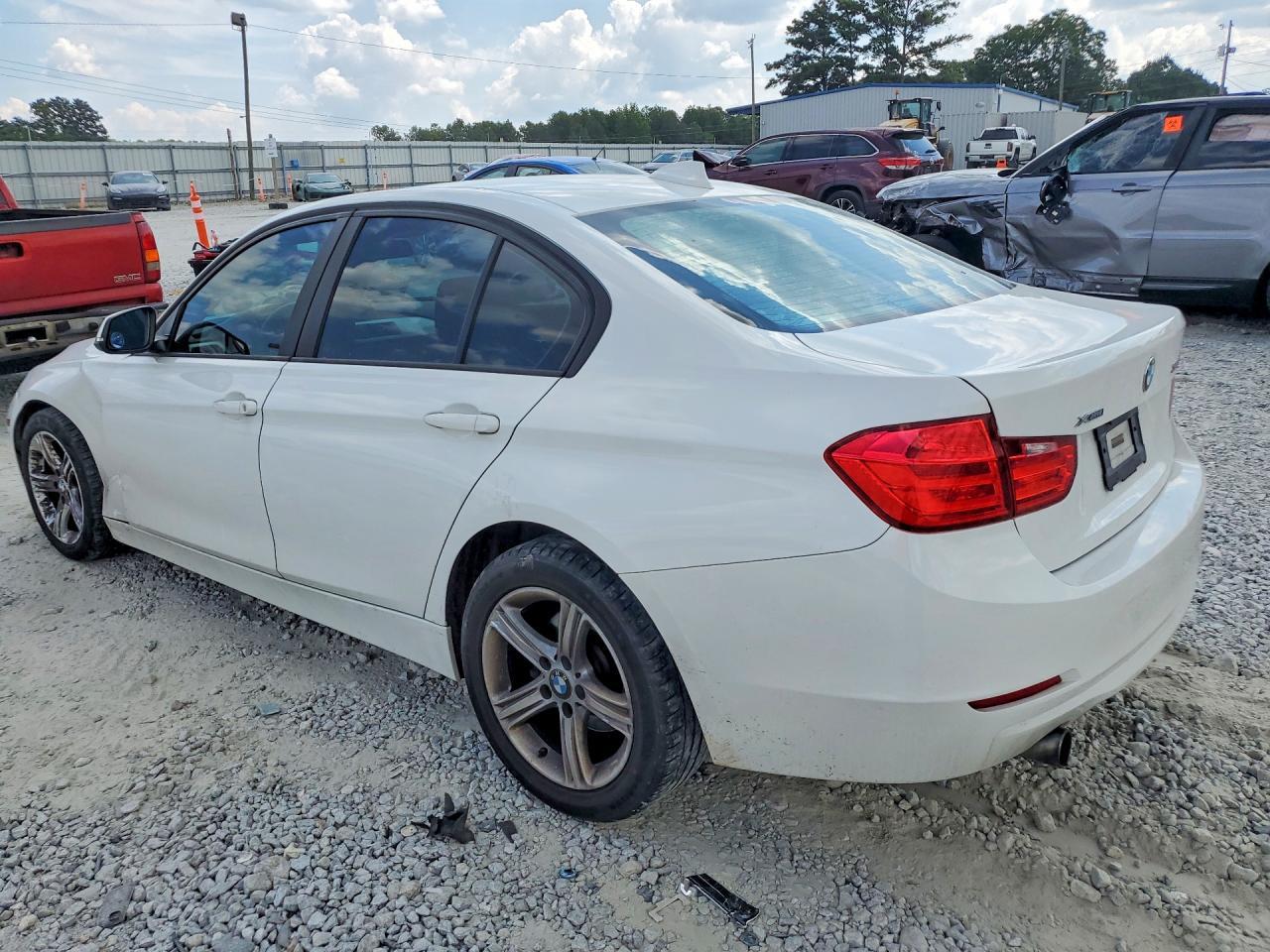 2014 BMW 320 I xDrive - zdjęcie 2