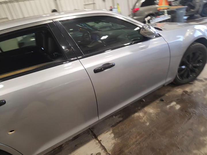 2017 Chrysler 300C - zdjęcie 13