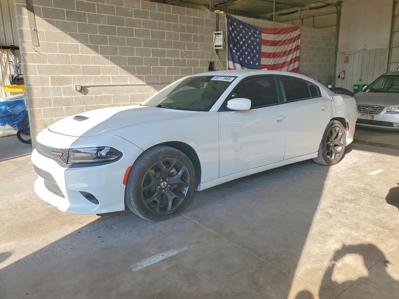 2019 Dodge Charger R - zdjęcie główne