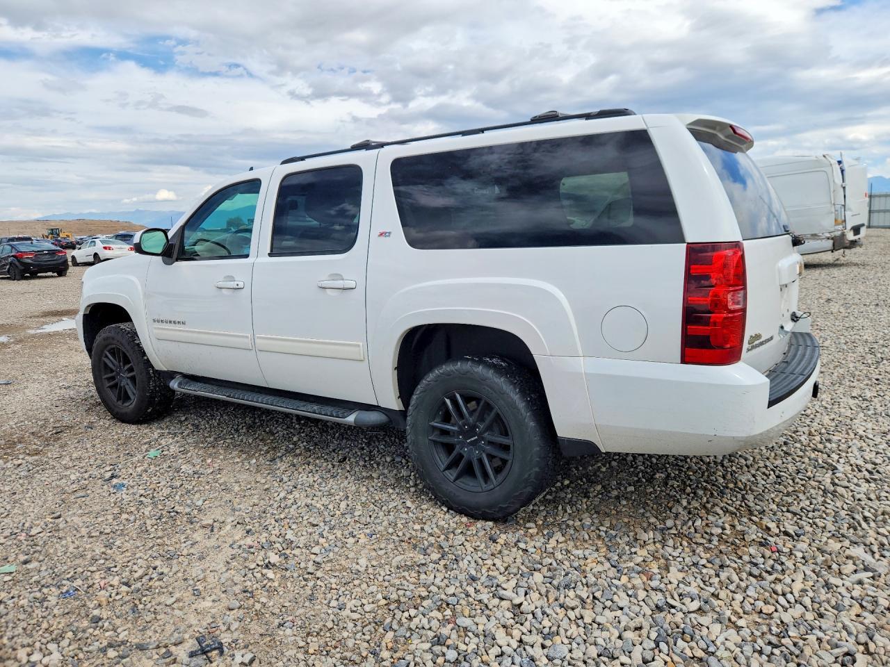 2014 Chevrolet Suburban K1500 Lt - zdjęcie 2