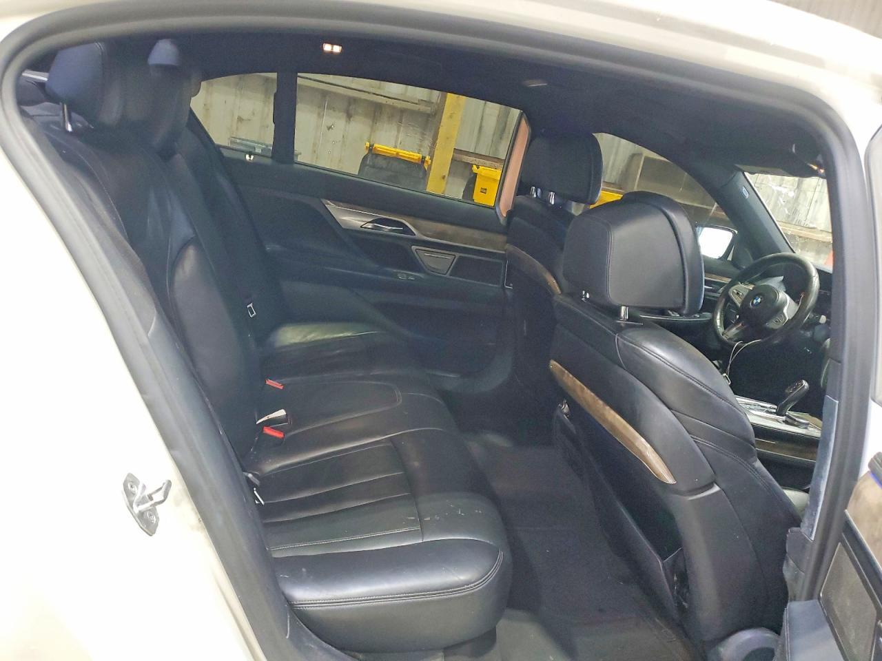 2020 BMW 740 I - zdjęcie 10
