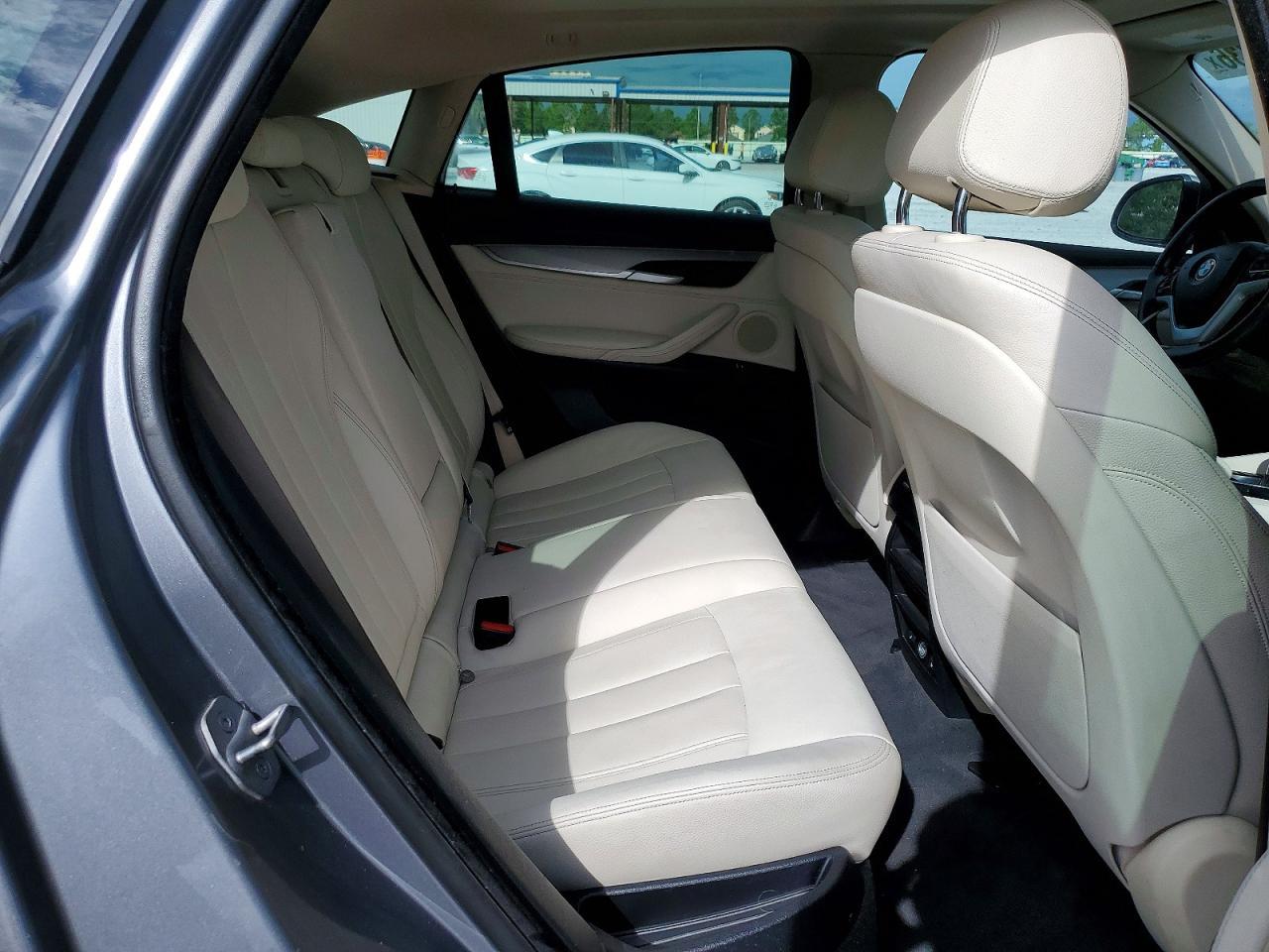 2015 BMW X6 xDrive50I - zdjęcie 11