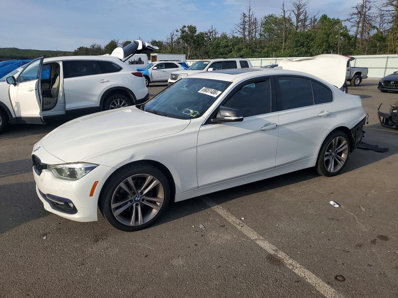 2018 BMW Seria 3 330i - zdjęcie główne