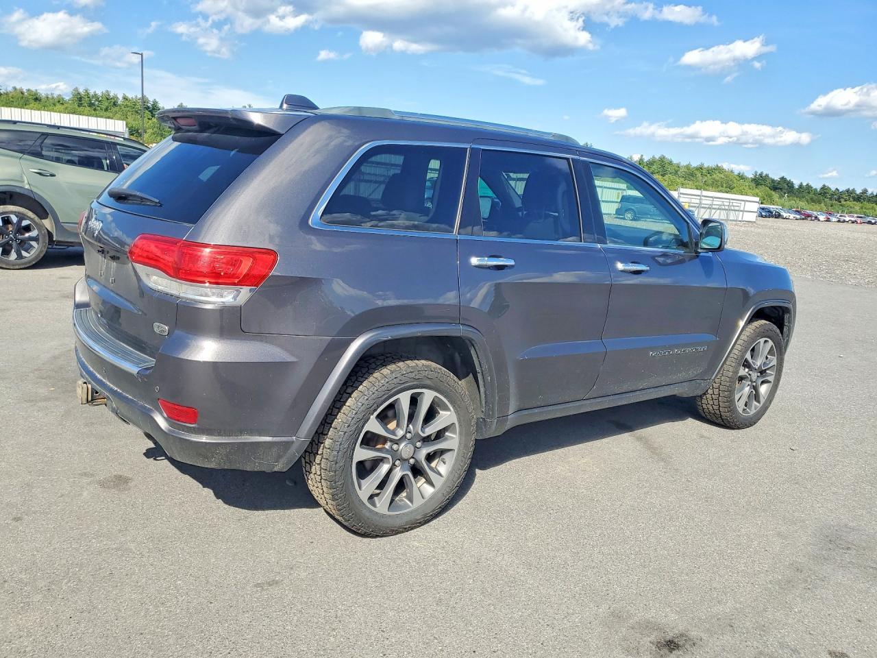 2018 Jeep Grand Cherokee Overland - zdjęcie 3