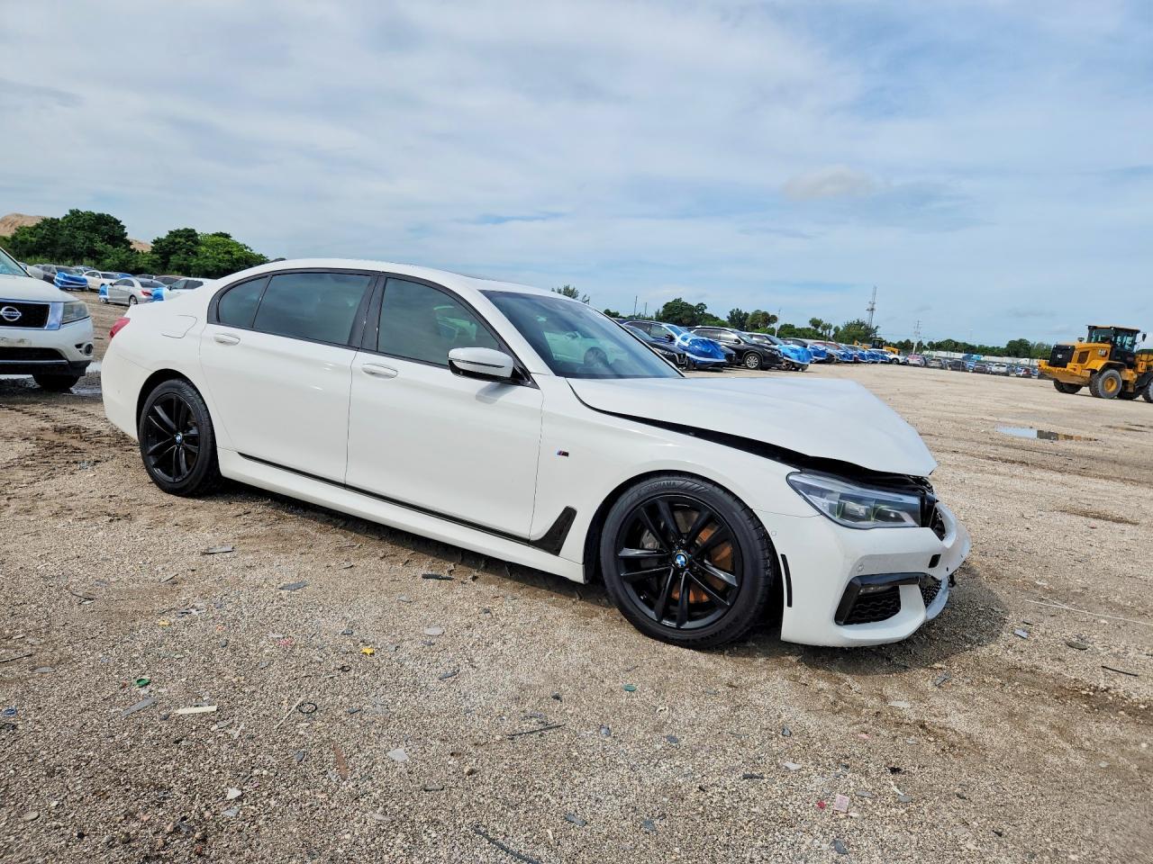 2016 BMW Seria 7 750i - zdjęcie 4