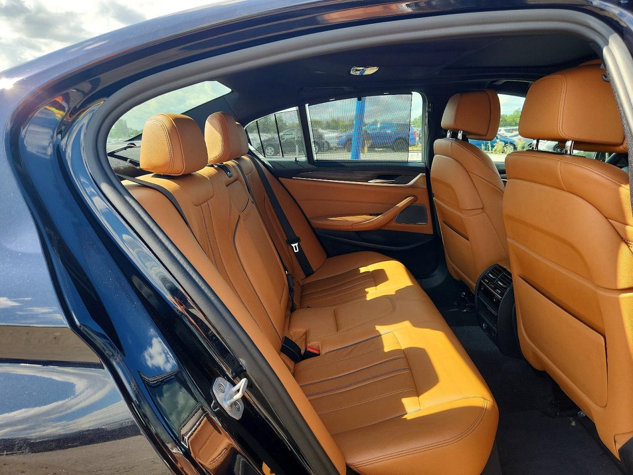 2019 BMW Seria 5 M550i - zdjęcie 10