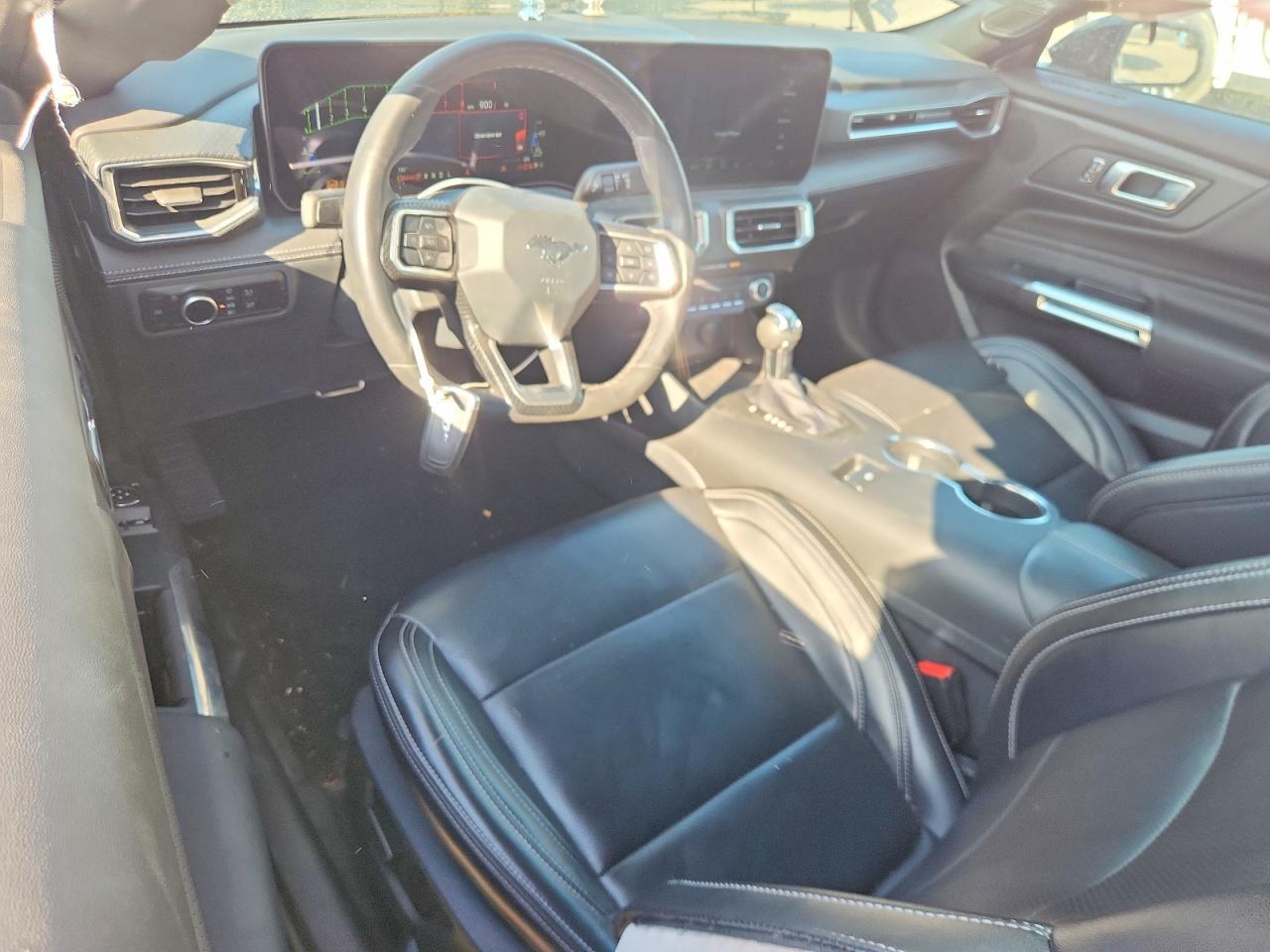 2025 Ford Mustang - zdjęcie 8