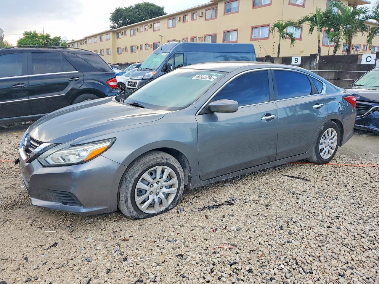 2017 Nissan Altima 2.5 S - zdjęcie główne