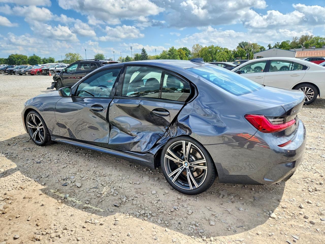 2021 BMW Seria 3 330i - zdjęcie 2
