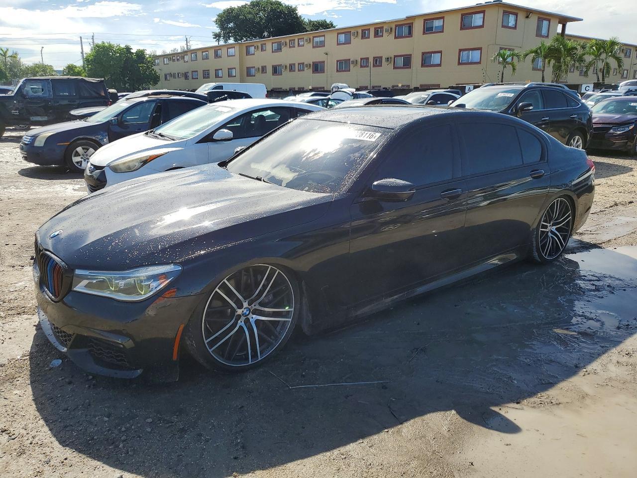 2016 BMW 750 I - zdjęcie główne