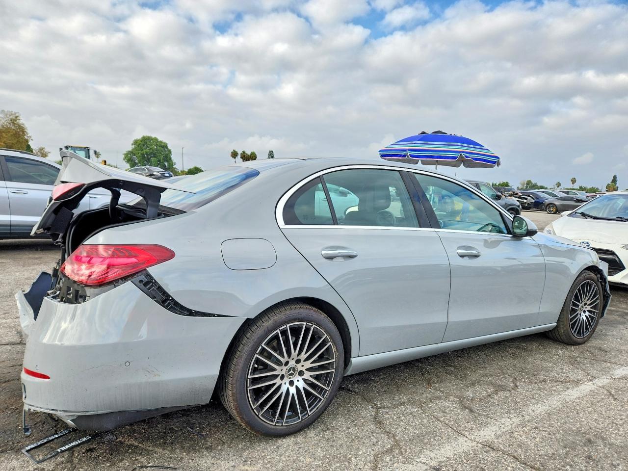 2025 Mercedes-Benz C 300 - zdjęcie 3