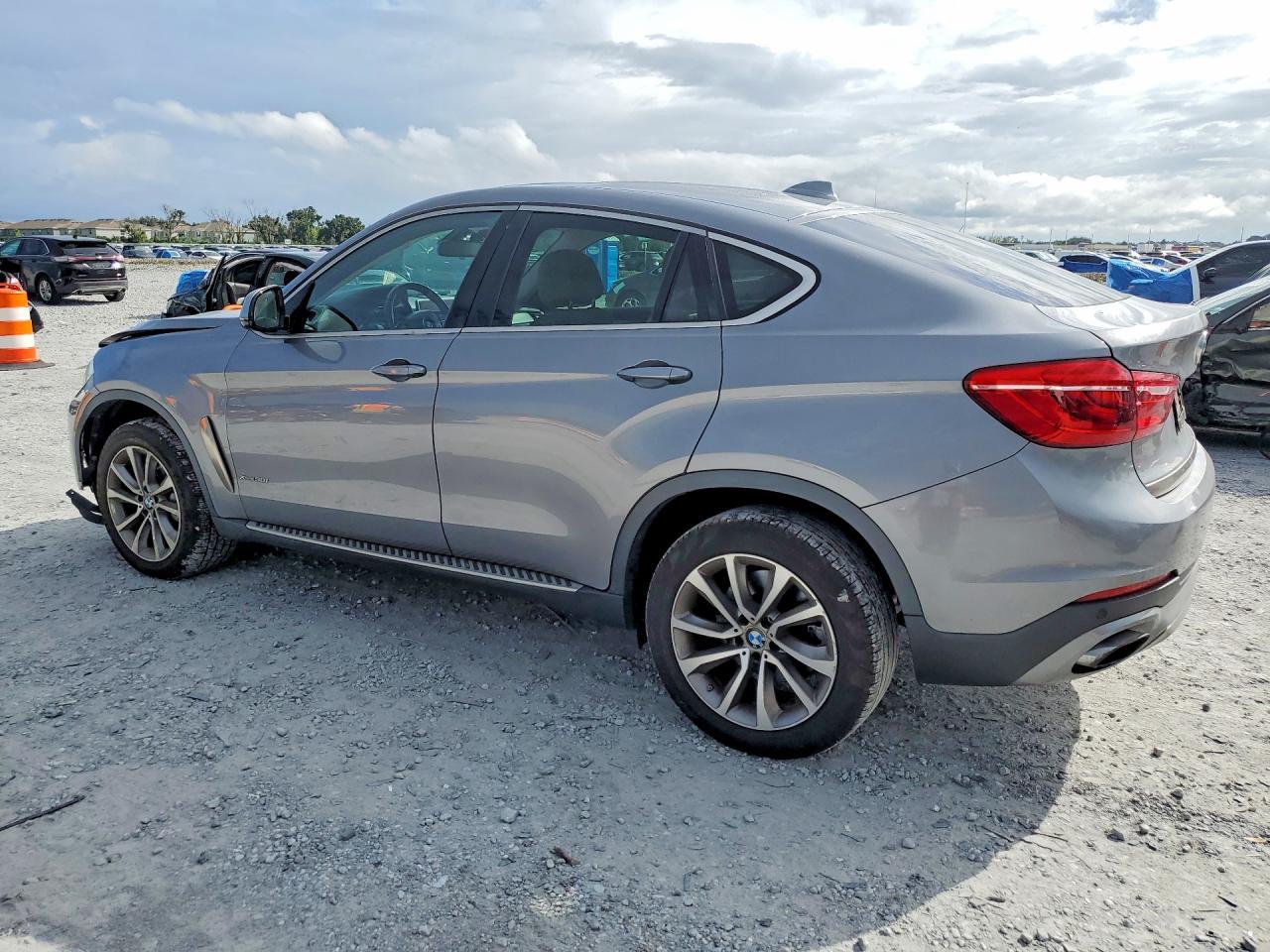 2015 BMW X6 xDrive50I - zdjęcie 2