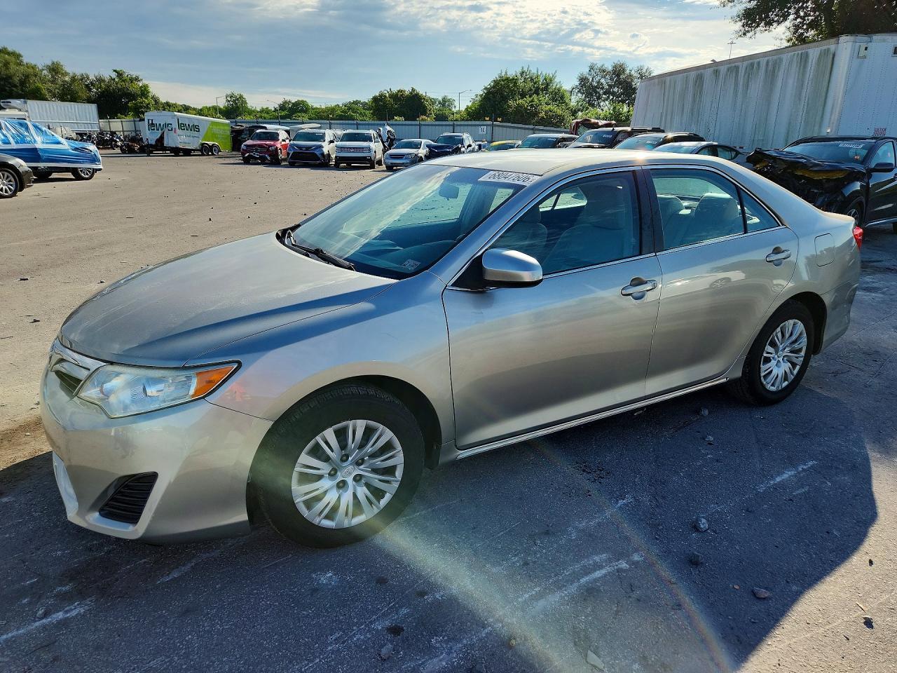 2013 Toyota Camry Le - zdjęcie główne