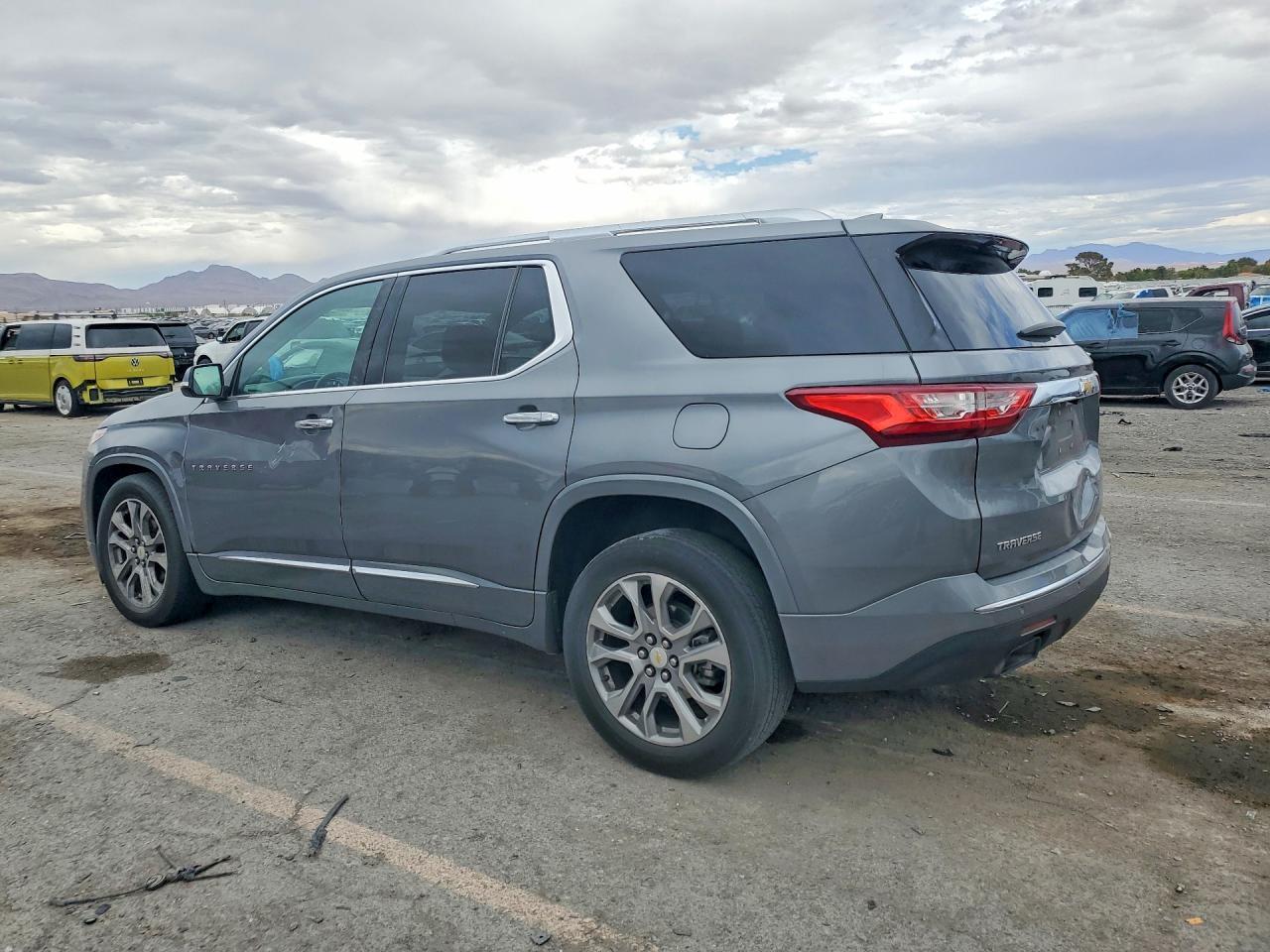 2019 Chevrolet Traverse Premier - zdjęcie 2