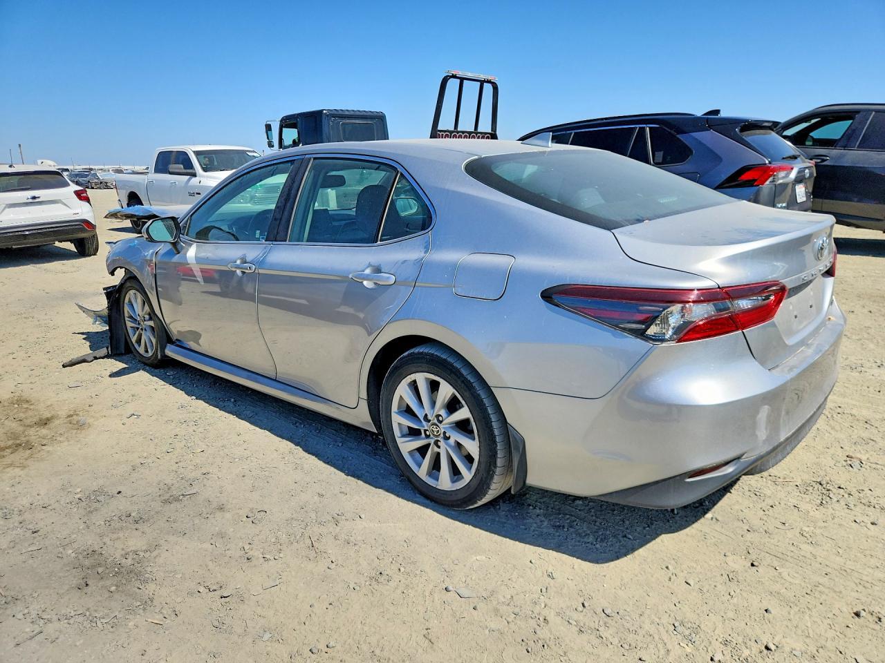 2021 Toyota Camry Le - zdjęcie 2