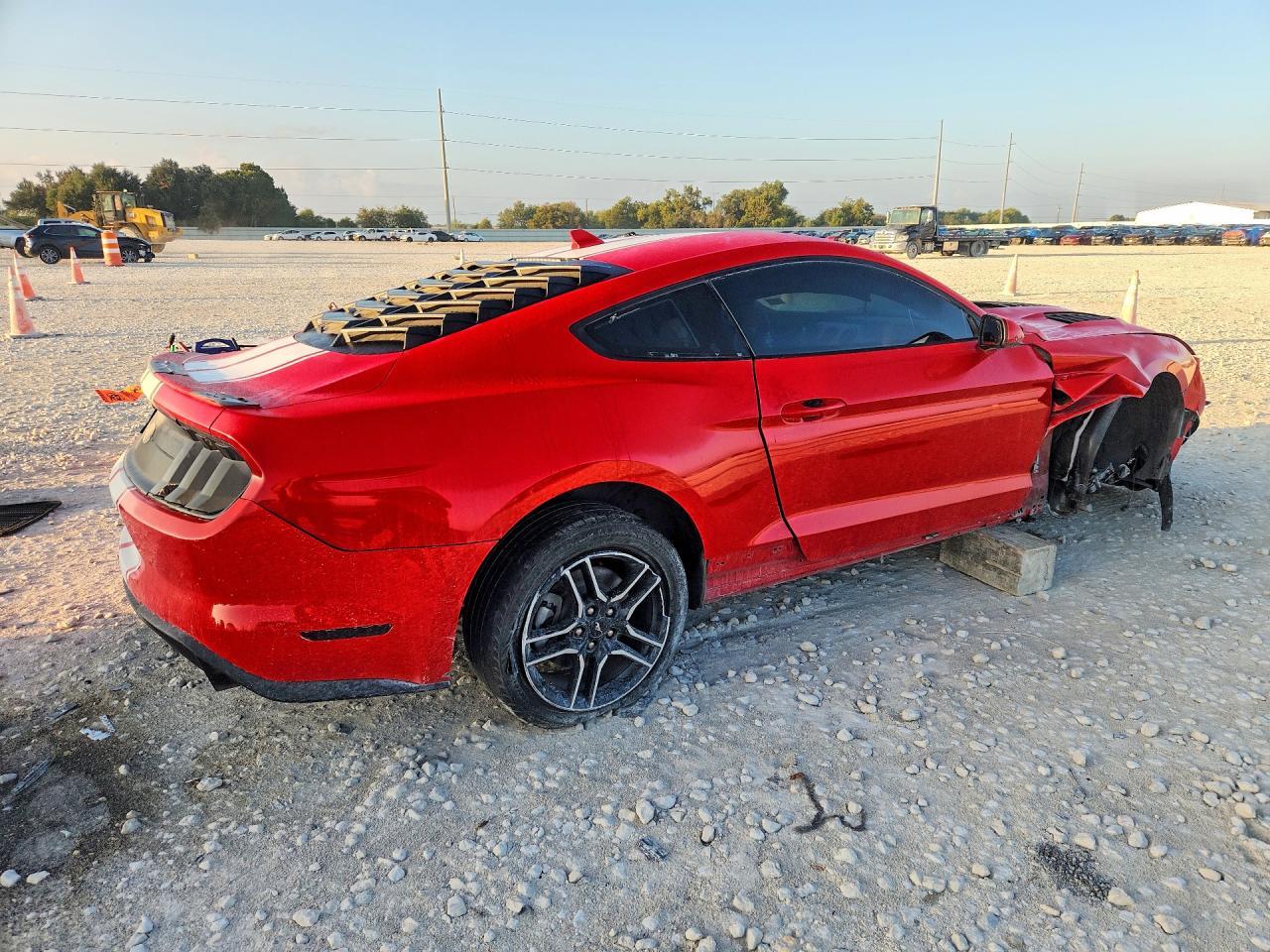 2022 Ford Mustang - zdjęcie 3